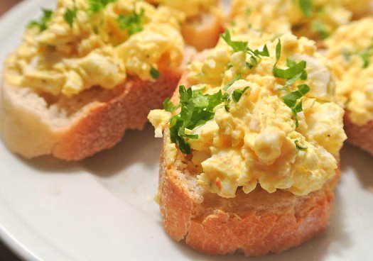 Fake Eiersalat und veganer Käse